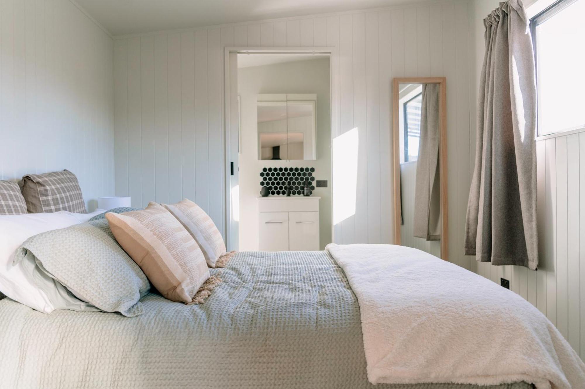 Mountain Cabin - Central, Cosy And Cute With Views Wanaka Exterior foto